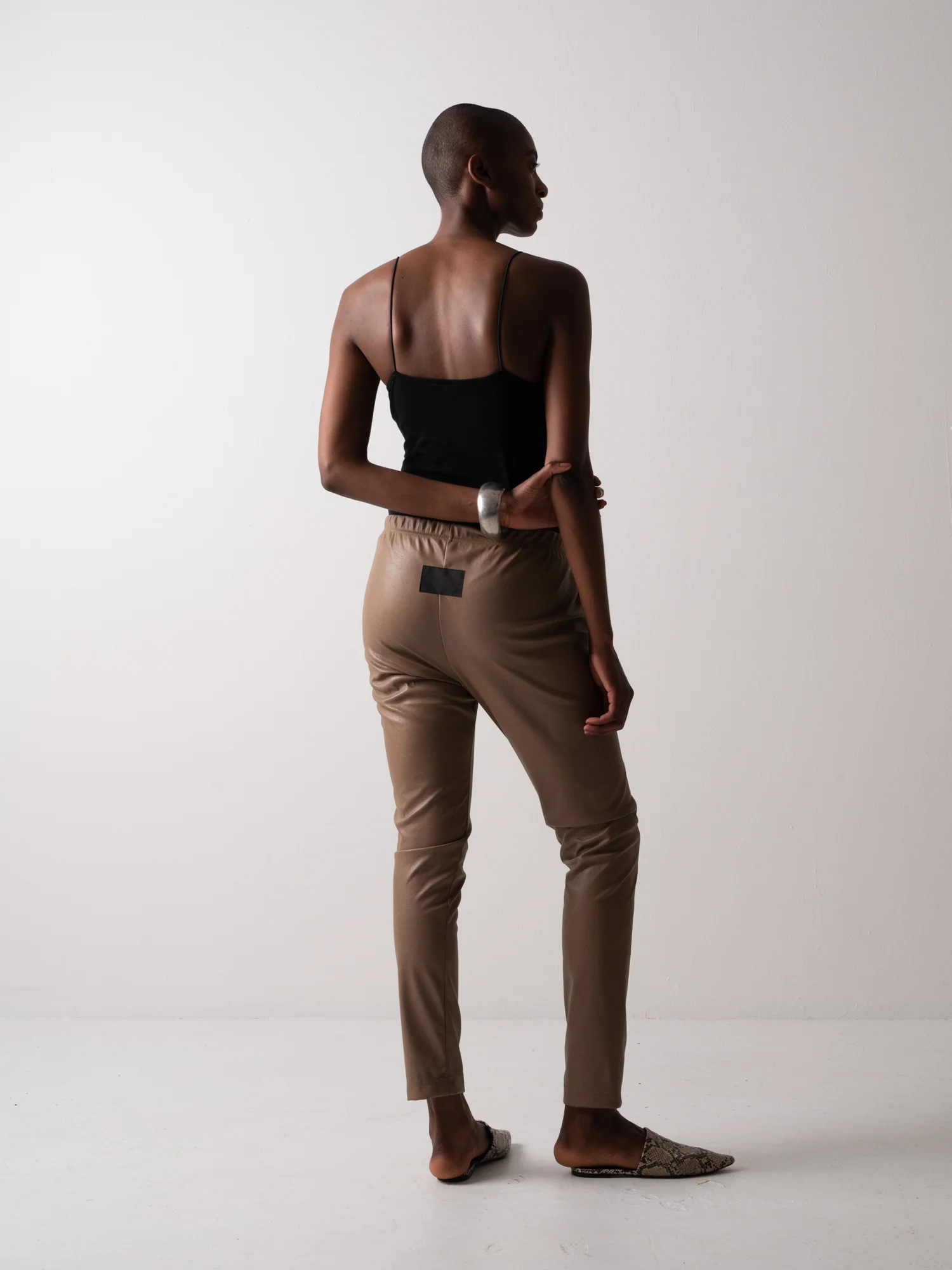 ELLY TROUSERS / VEGAN LEATHER - C8 - Image 3