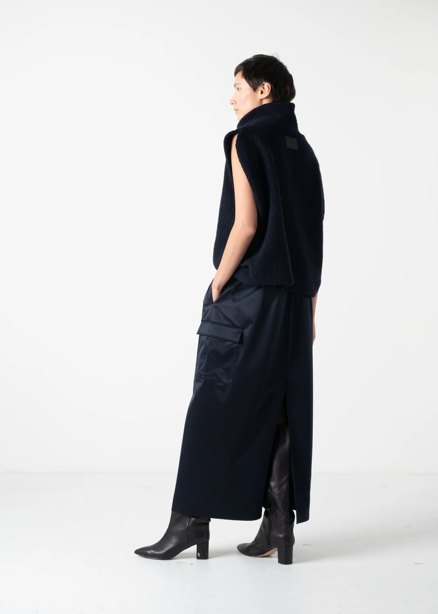 40 KRYSTAL HIGH-NECK GILET / SHEEP PILE JERSEY - C11 - Image 13
