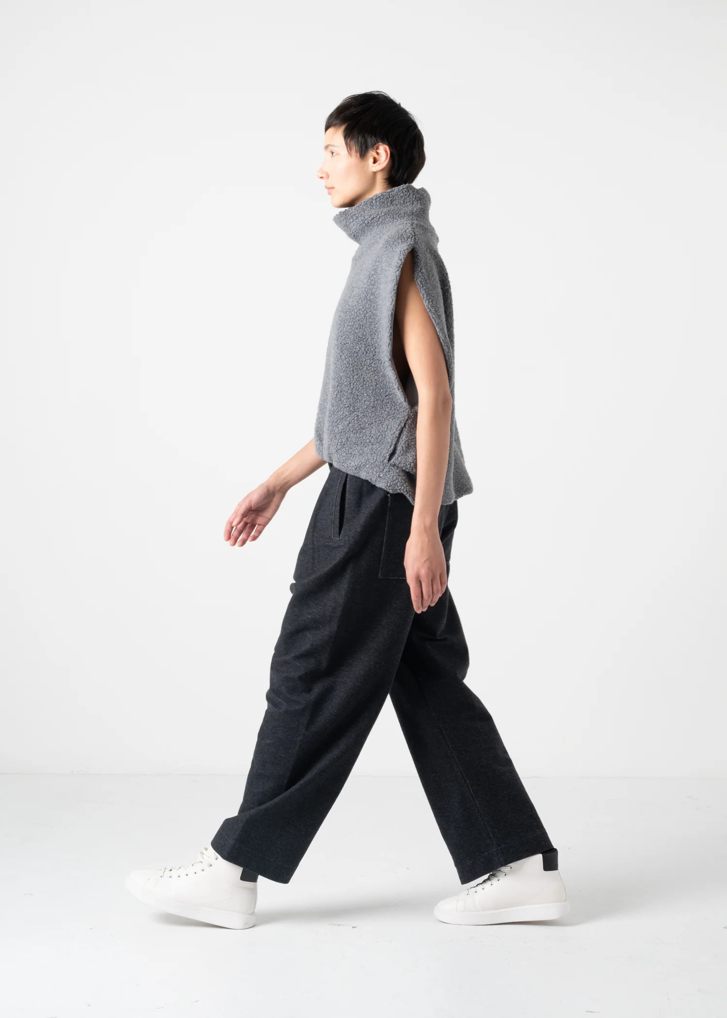 40 KRYSTAL HIGH-NECK GILET / SHEEP PILE JERSEY - C11 - Image 20