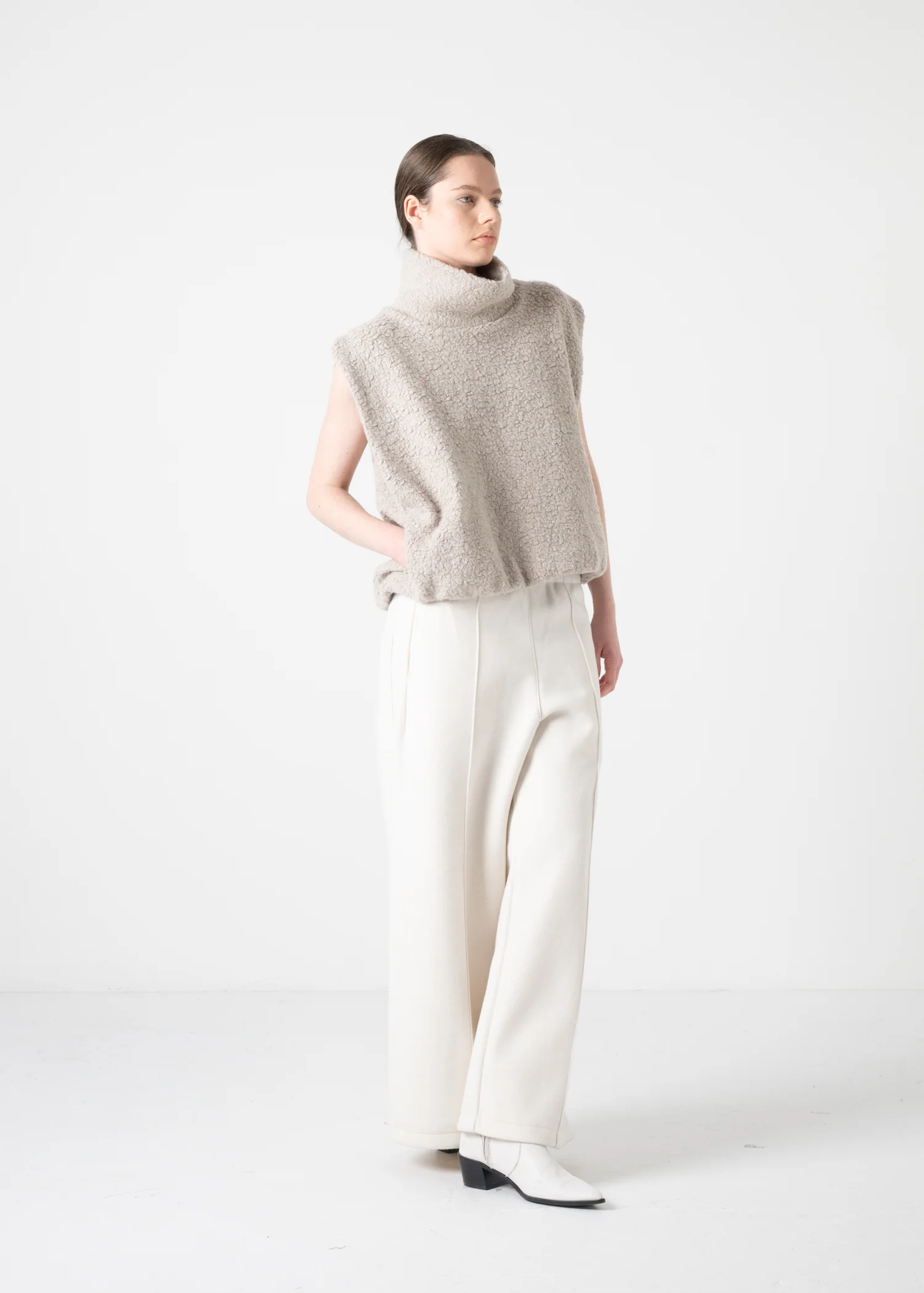 40 KRYSTAL HIGH-NECK GILET / SHEEP PILE JERSEY - C11 - Image 3
