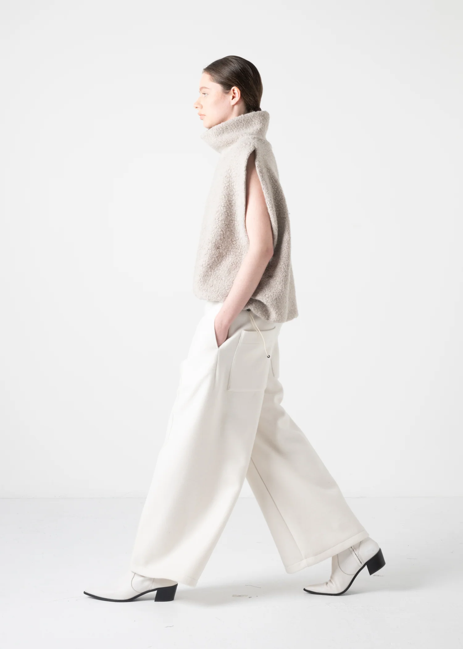 40 KRYSTAL HIGH-NECK GILET / SHEEP PILE JERSEY - C11 - Image 4