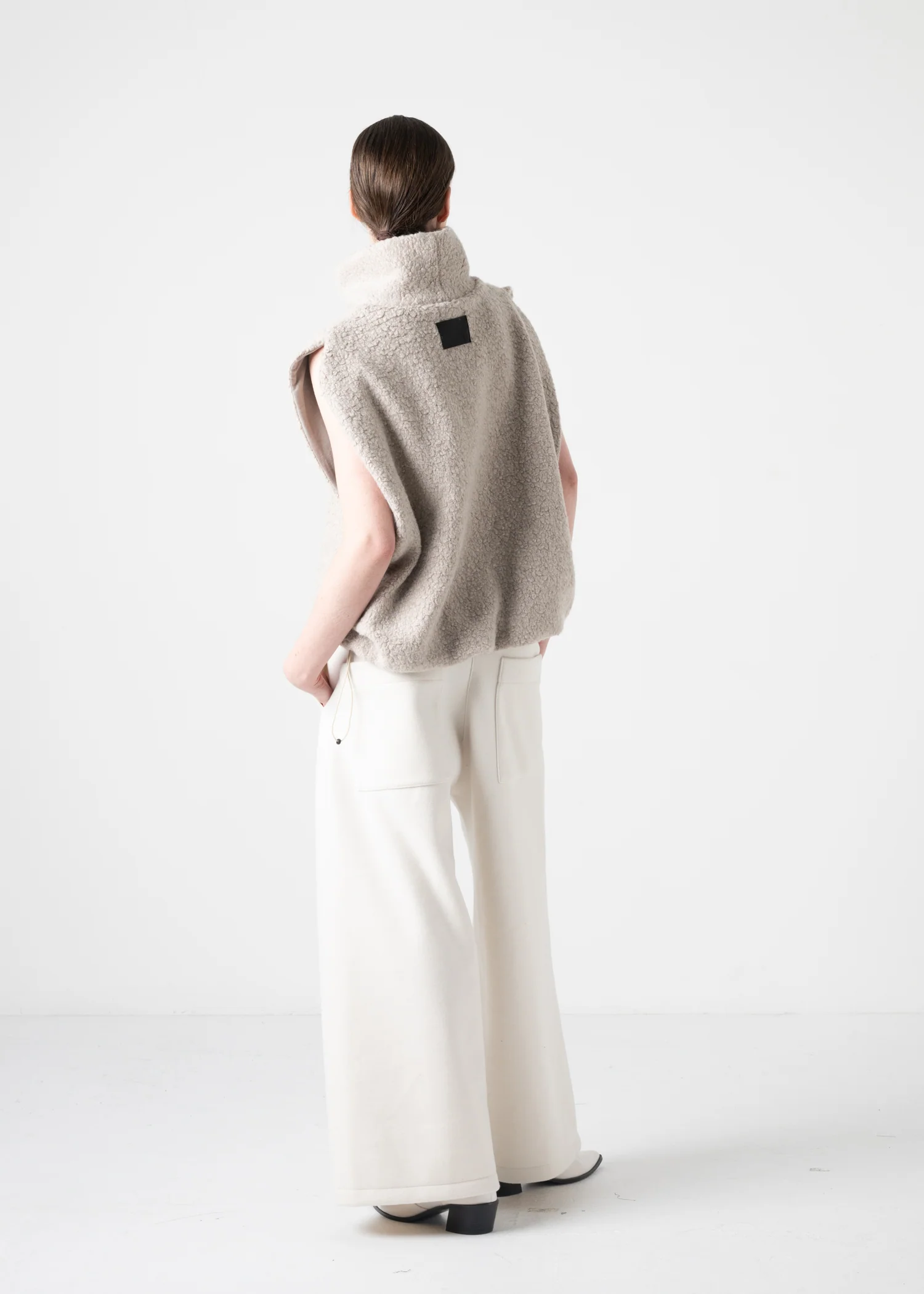 40 KRYSTAL HIGH-NECK GILET / SHEEP PILE JERSEY - C11 - Image 6