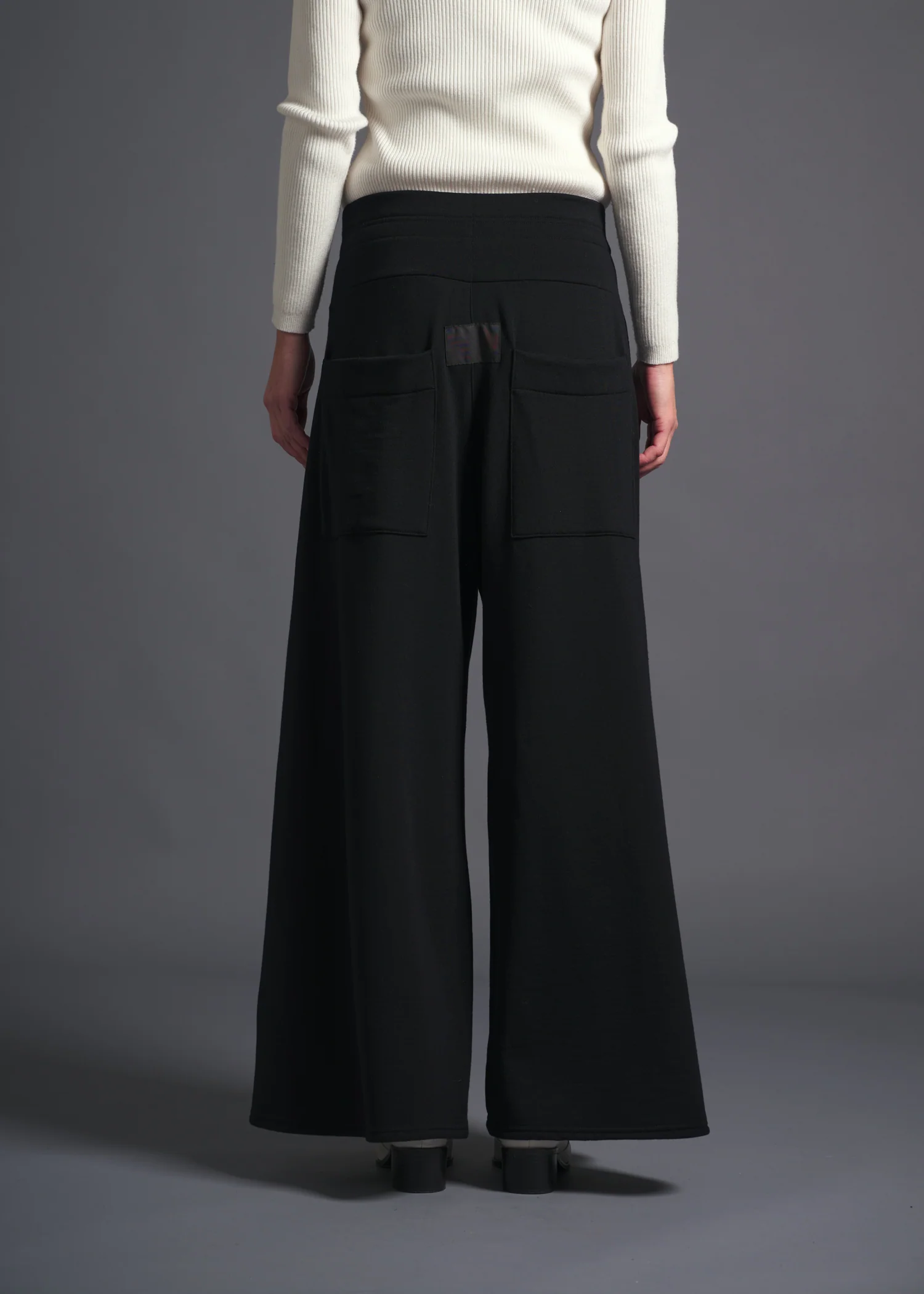 27 LAUREL PALAZZO TROUSERS / NZ MERINO BRUSHED-BACK JERSEY - C13 - Image 11