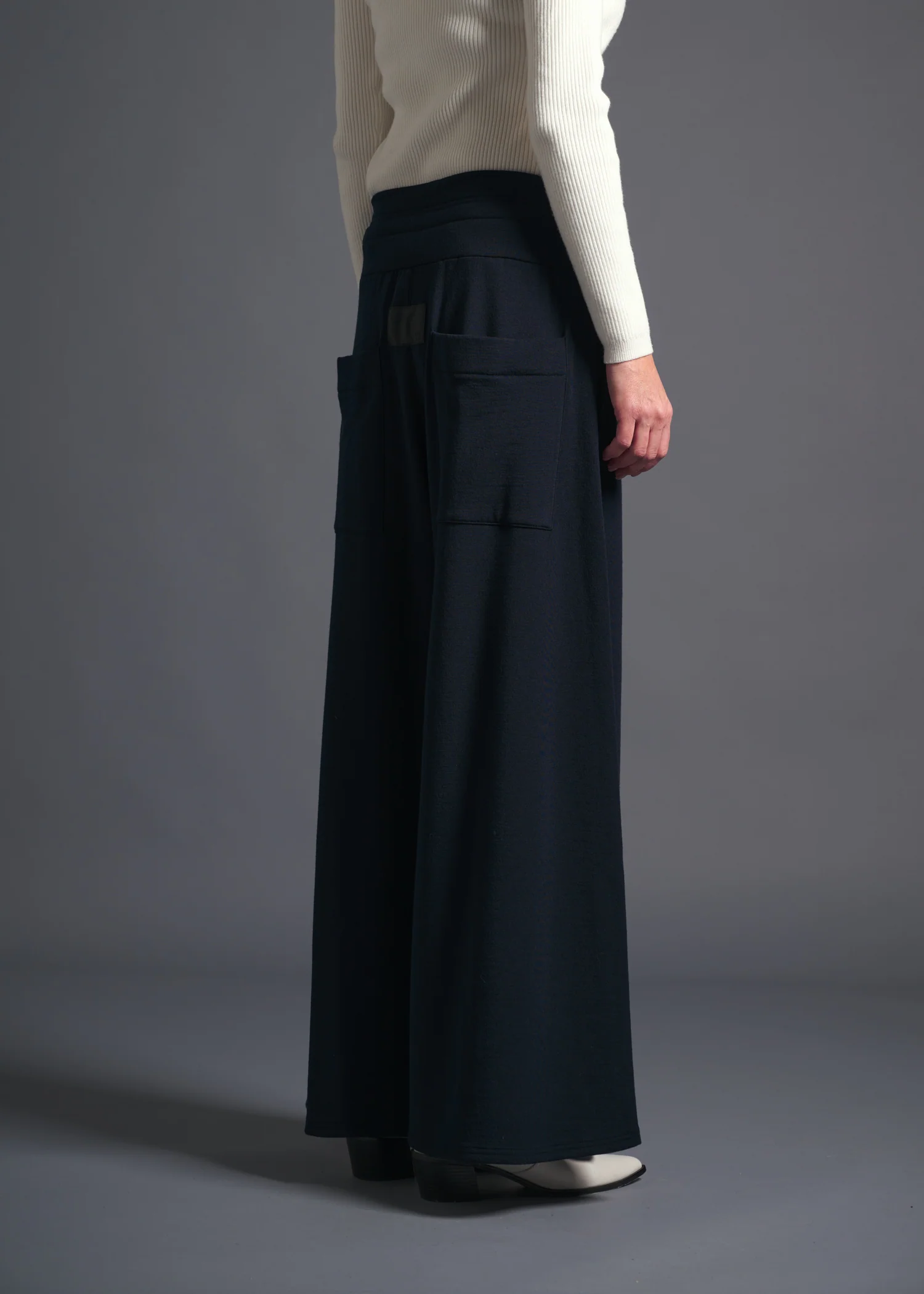 27 LAUREL PALAZZO TROUSERS / NZ MERINO BRUSHED-BACK JERSEY - C13 - Image 7