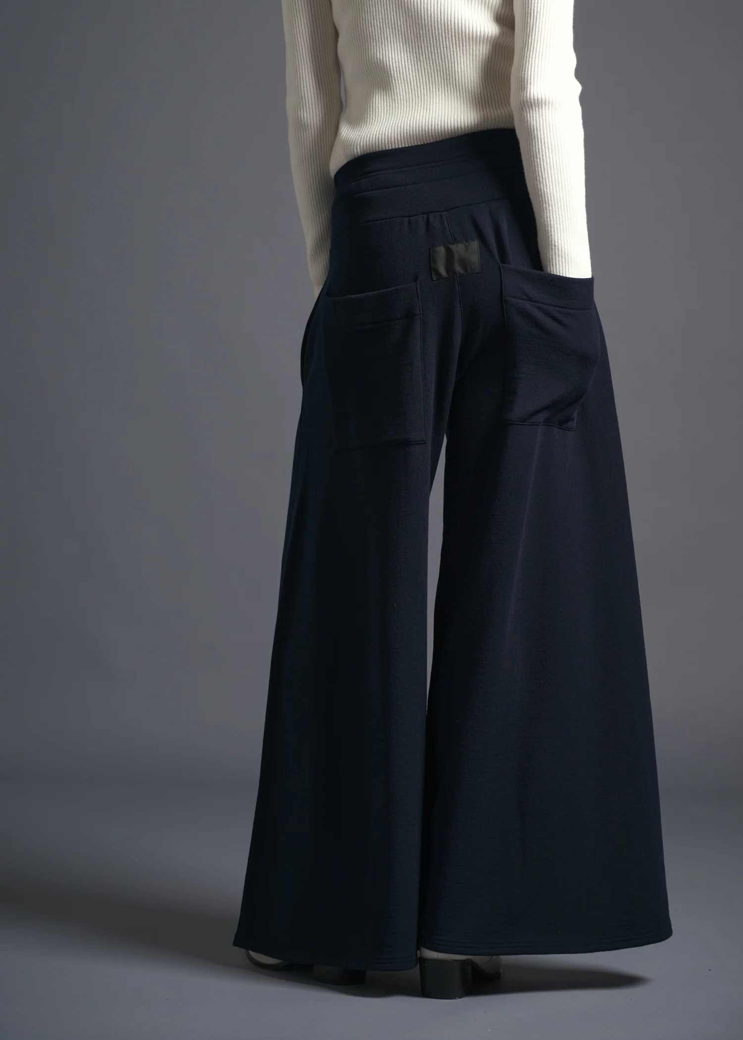 27 LAUREL PALAZZO TROUSERS / NZ MERINO BRUSHED-BACK JERSEY - C13 - Image 8