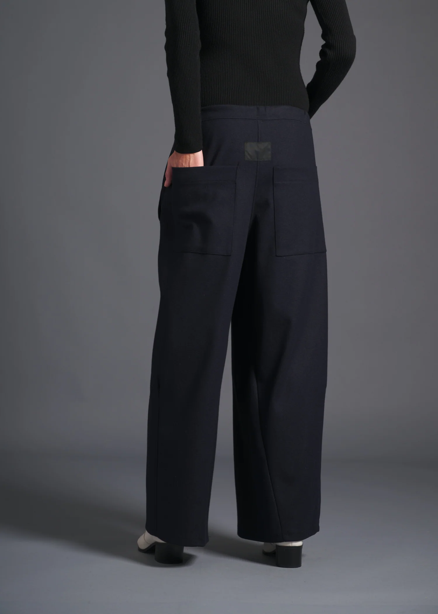 25 MERCY BARREL TROUSERS / SOFT FLANNEL JERSEY - C13 - Image 3
