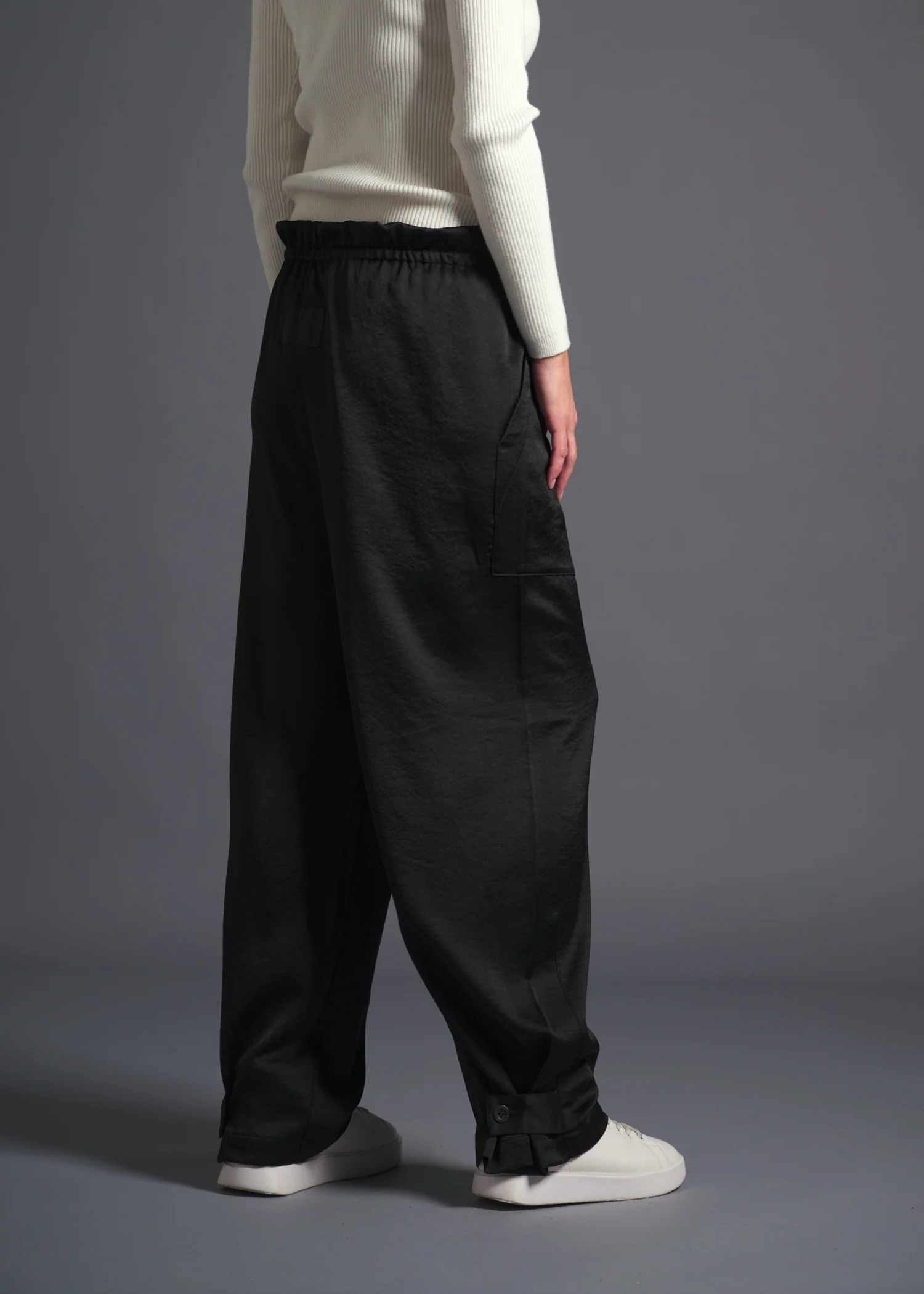 52 MOE LOOSE TROUSERS / ECO SATIN - C13 - Image 17