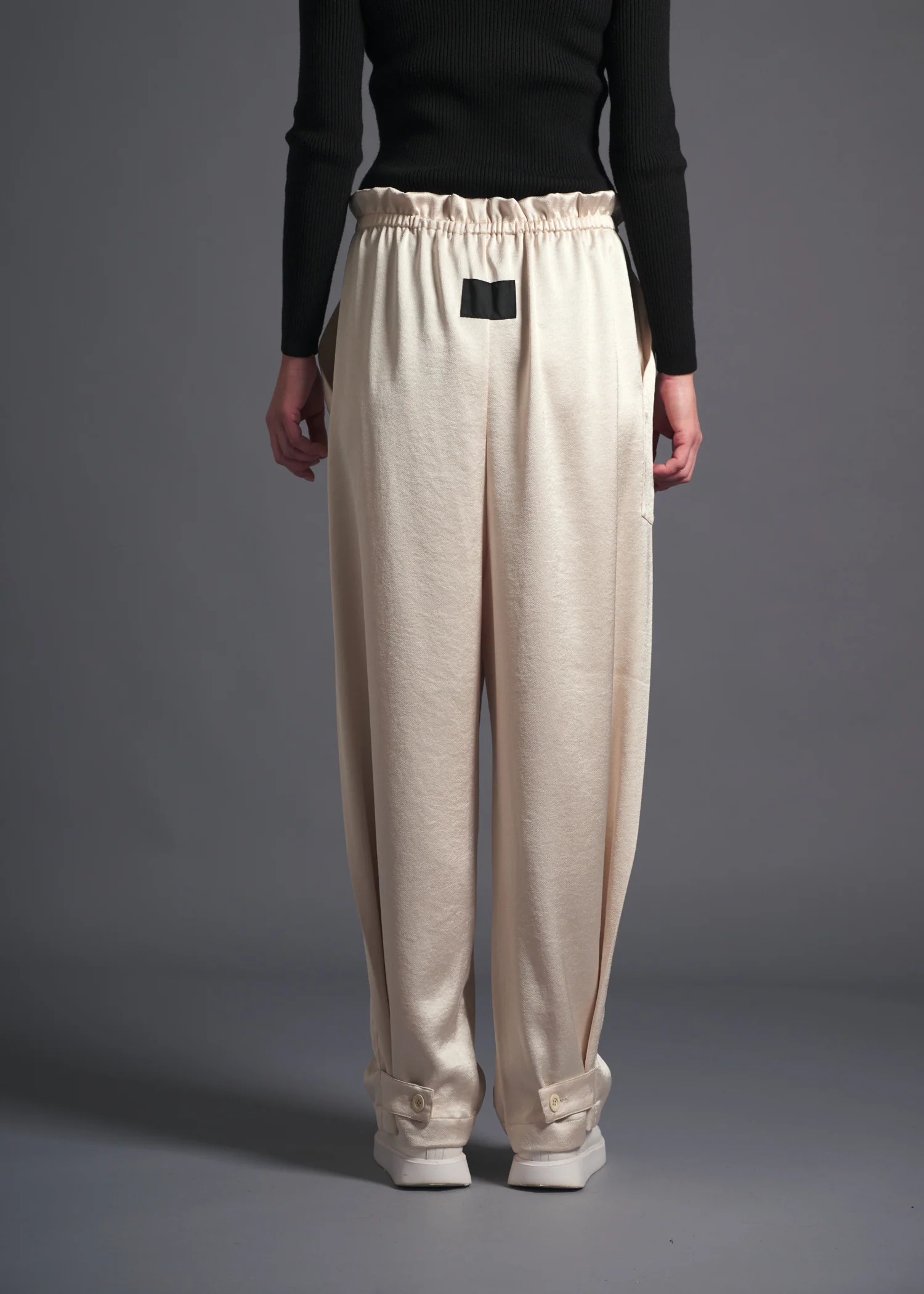 52 MOE LOOSE TROUSERS / ECO SATIN - C13 - Image 9
