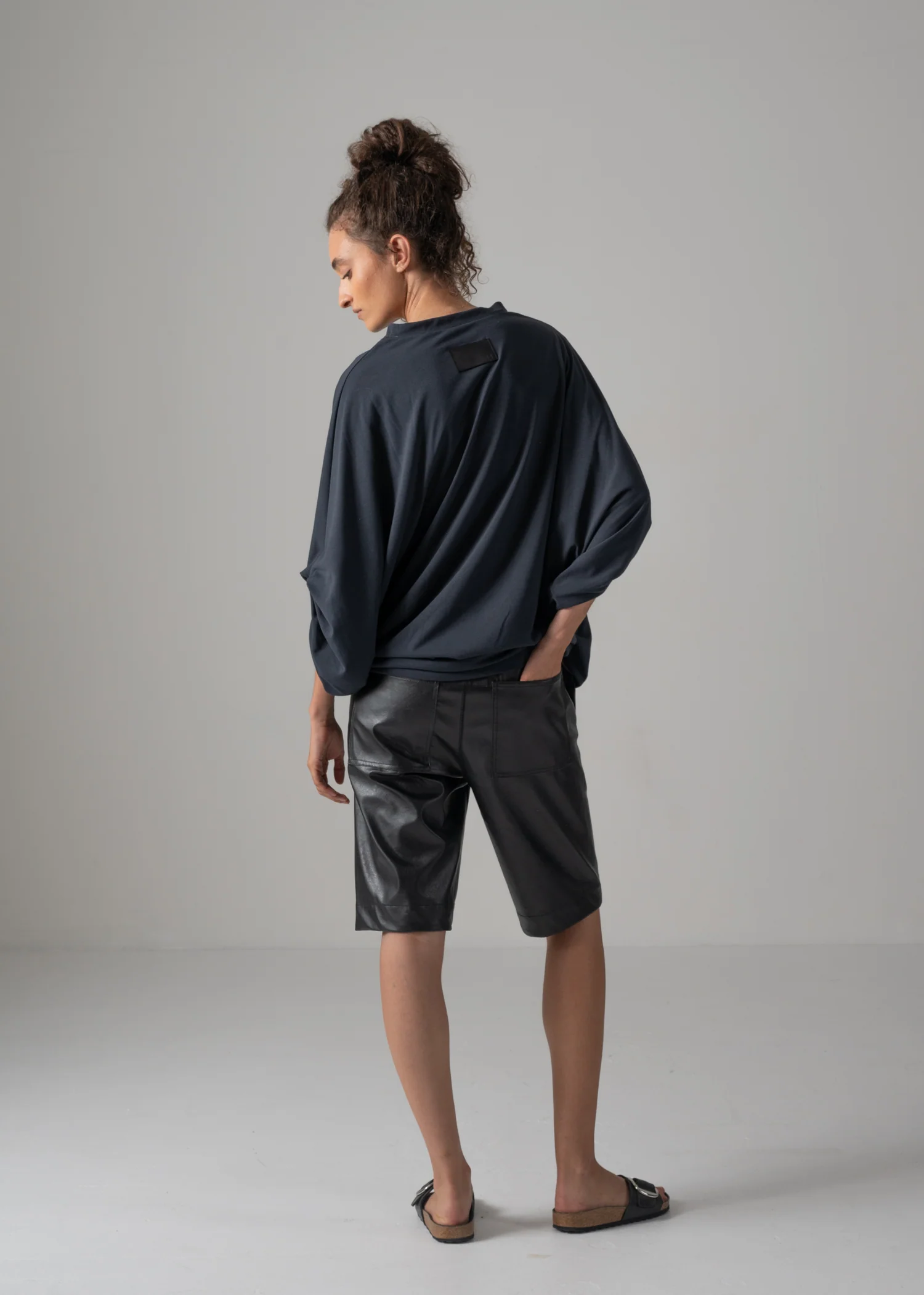 37 NARIAH TUCKED SLEEVE TOP / RECYCLED PE JERSEY - C14 - Image 11