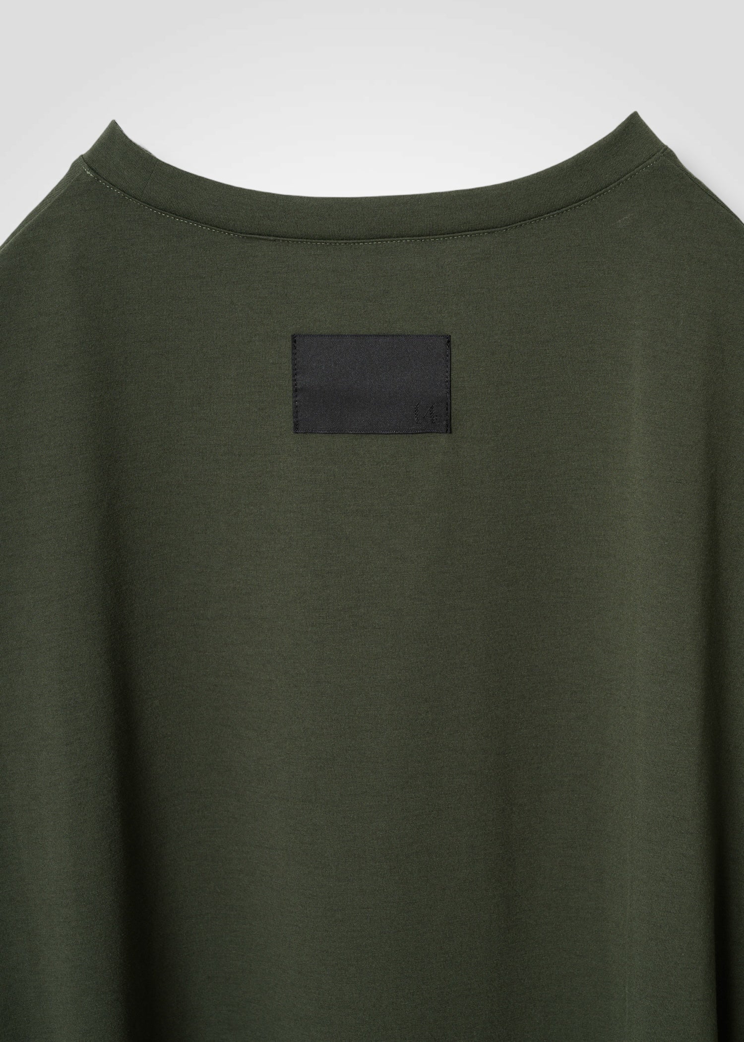 37 NARIAH TUCKED SLEEVE TOP / RECYCLED PE JERSEY - C14 - Image 17