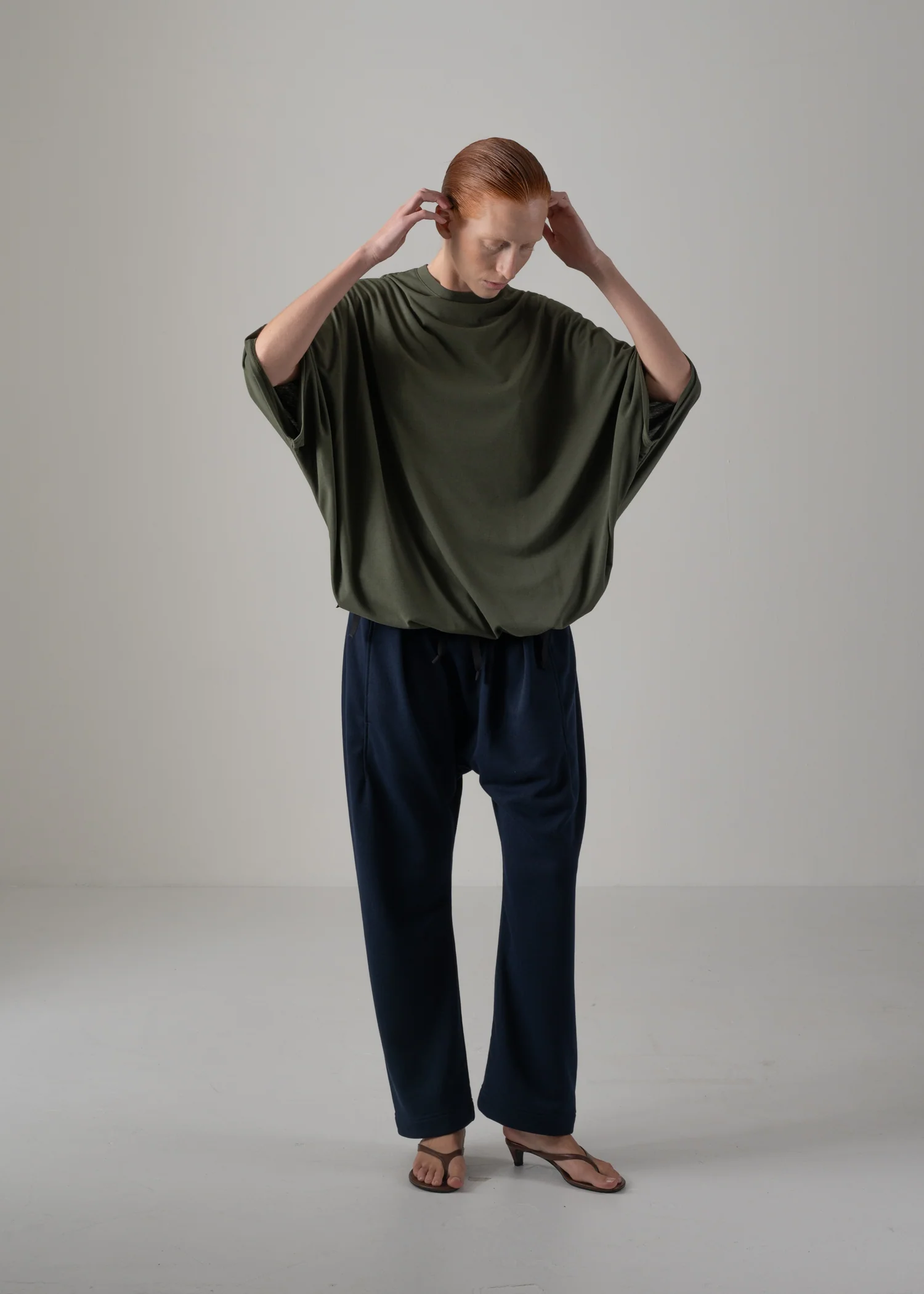 37 NARIAH TUCKED SLEEVE TOP / RECYCLED PE JERSEY - C14 - Image 5