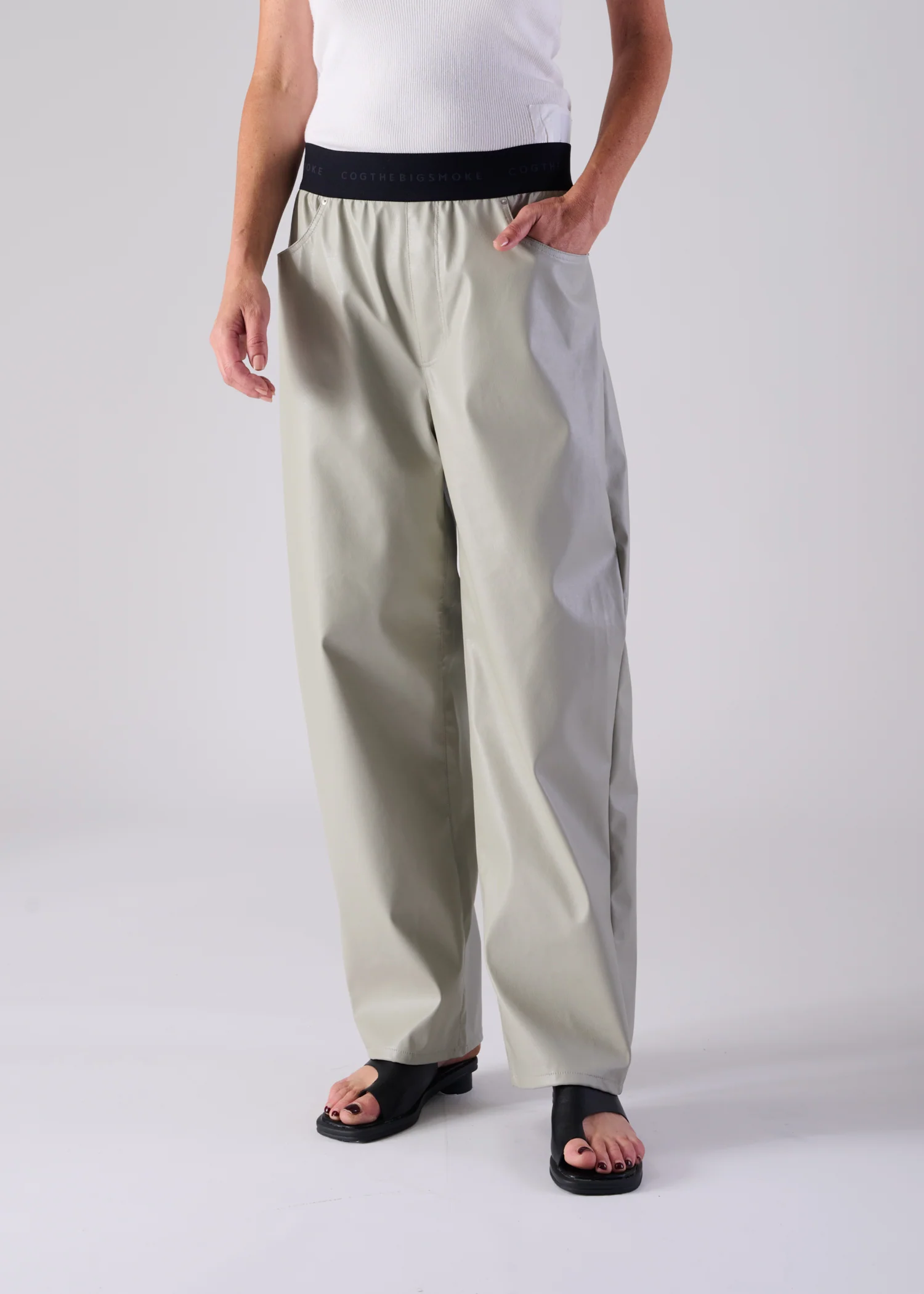27 NOEL BARREL TROUSERS / VEGAN LEATHER - C14